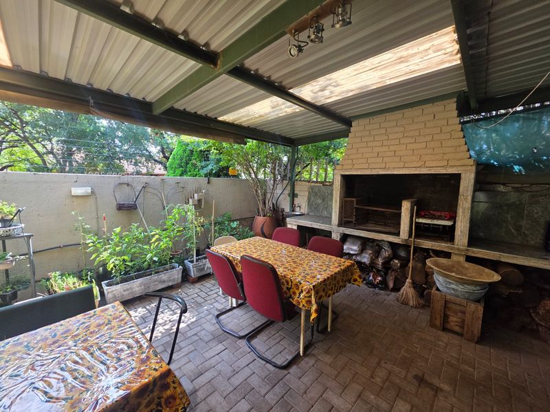 ABSOLUTELY STUNNING OFF-THE-GRID TOWNHOUSE FOR SALE IN VAALPARK - Photo 6