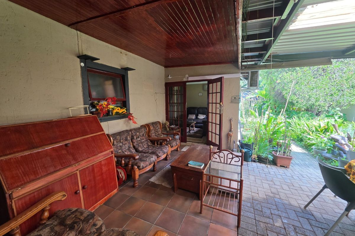 ABSOLUTELY STUNNING OFF-THE-GRID TOWNHOUSE FOR SALE IN VAALPARK - Photo 5