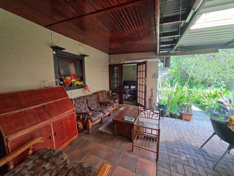 ABSOLUTELY STUNNING OFF-THE-GRID TOWNHOUSE FOR SALE IN VAALPARK - Photo 5
