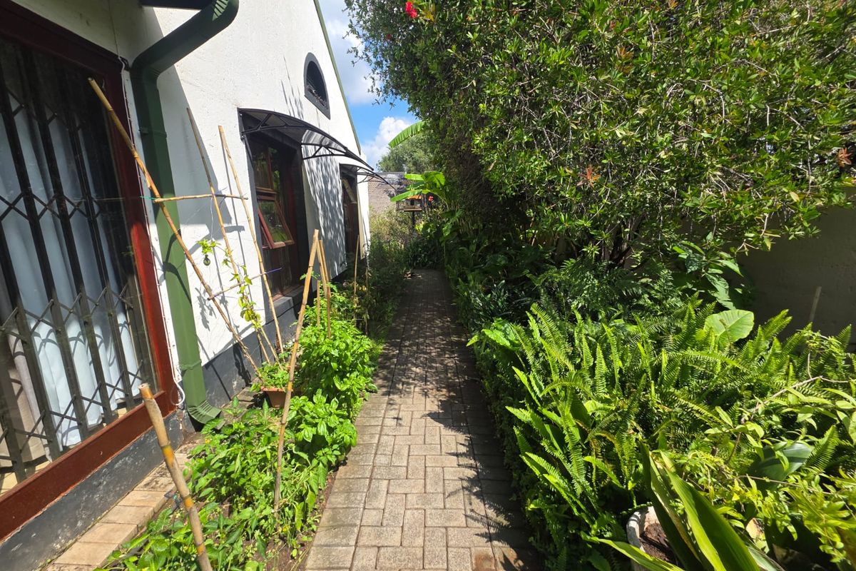 ABSOLUTELY STUNNING OFF-THE-GRID TOWNHOUSE FOR SALE IN VAALPARK - Photo 2