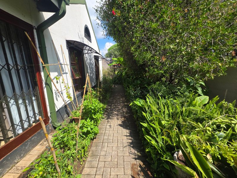 ABSOLUTELY STUNNING OFF-THE-GRID TOWNHOUSE FOR SALE IN VAALPARK - Photo 2