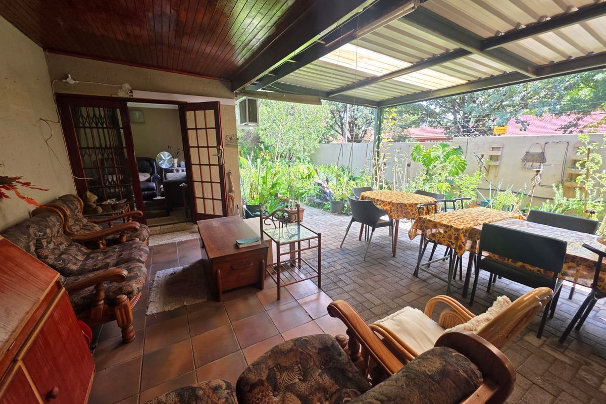 ABSOLUTELY STUNNING OFF-THE-GRID TOWNHOUSE FOR SALE IN VAALPARK - Photo 4