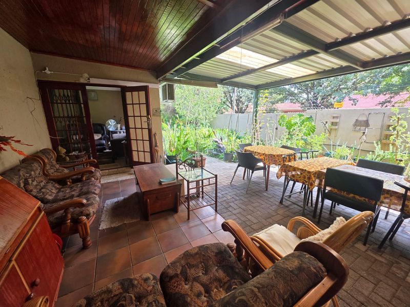 ABSOLUTELY STUNNING OFF-THE-GRID TOWNHOUSE FOR SALE IN VAALPARK - Photo 4