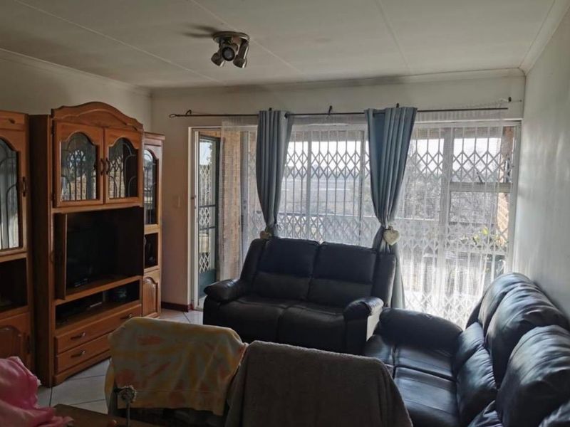 2 Bedroom Apartment To Rent in Brakpan Central - Photo 2