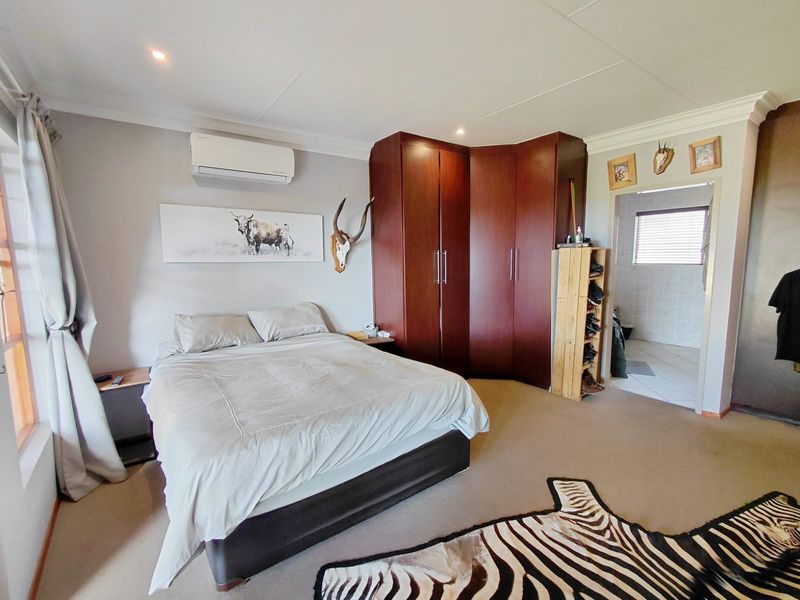 Beautiful 3 Bedroom Double-Storey Family Home in Bendor - Photo 10