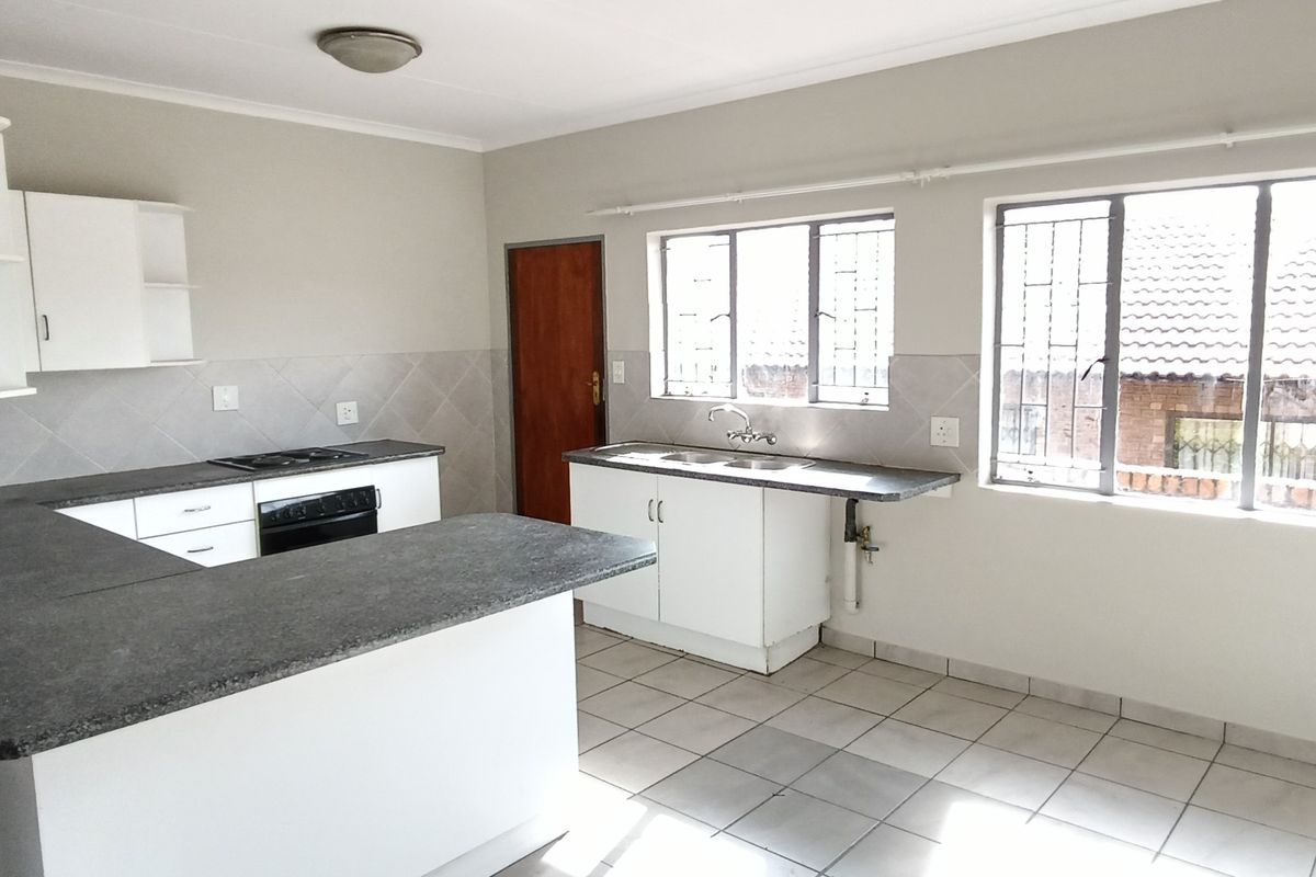 Perfect 2 bedroom townhouse! - Photo 2