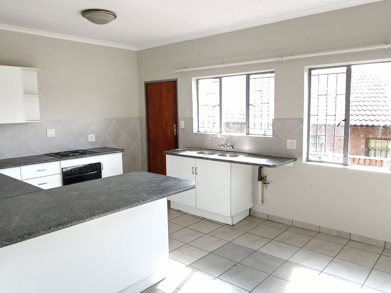 Perfect 2 bedroom townhouse! - Photo 2