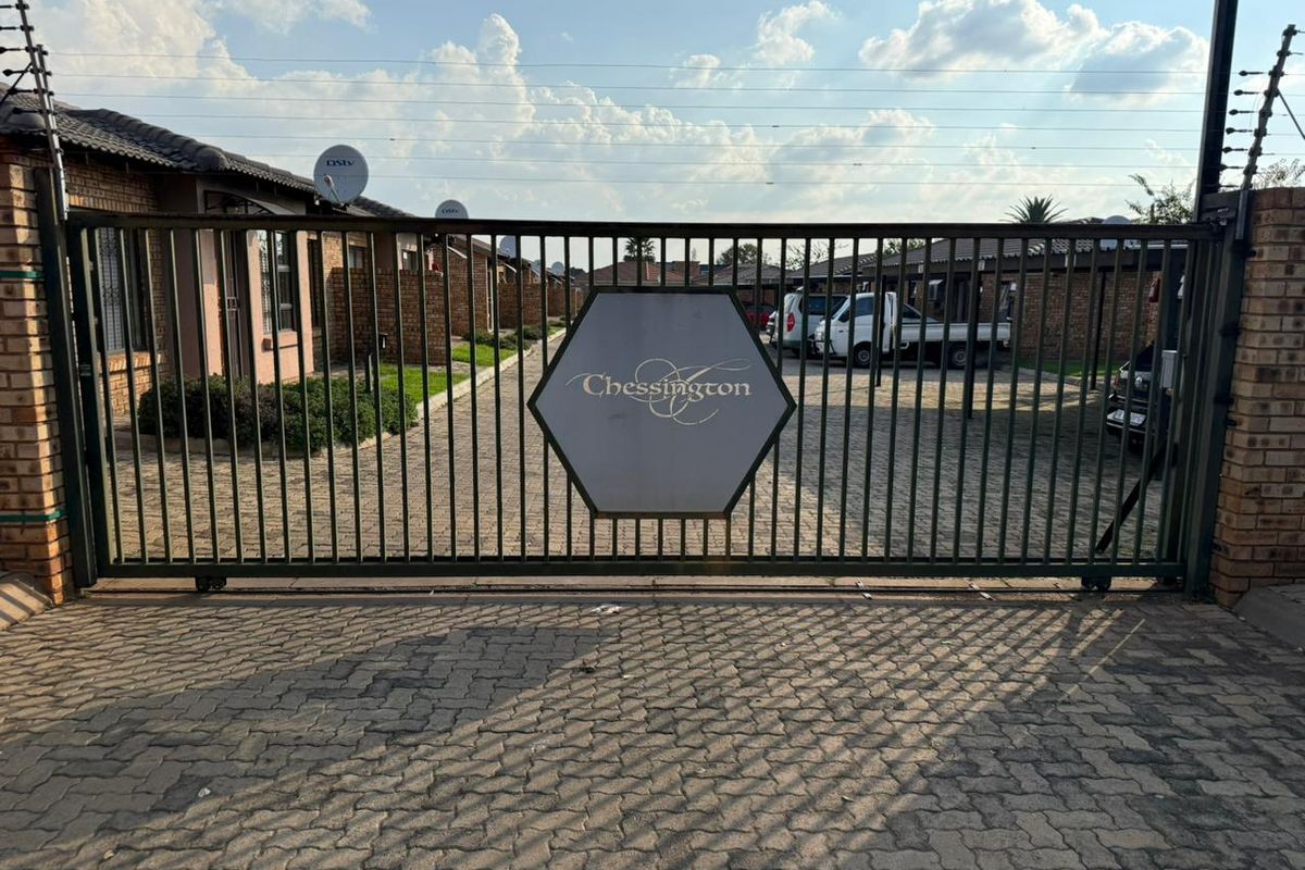 This well positioned two bedroom townhouse in the Chessington Complex Dawn Park. - Photo 2