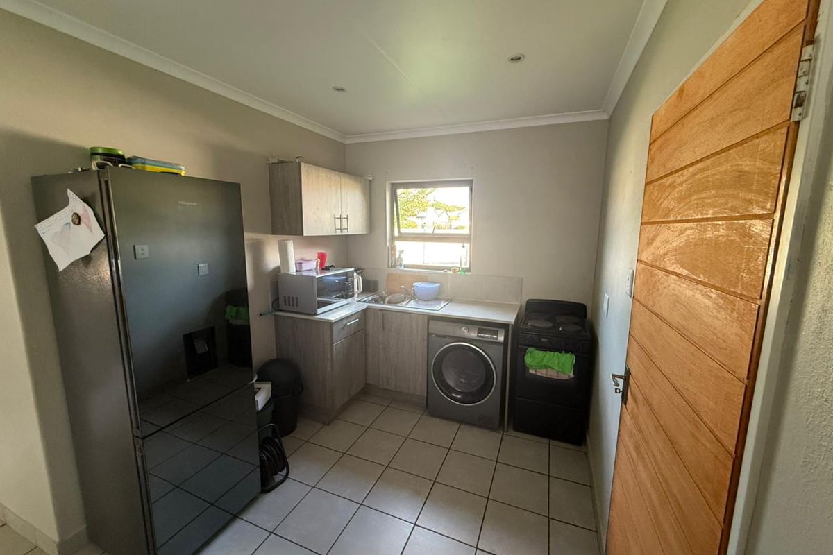 This well positioned two bedroom townhouse in the Chessington Complex Dawn Park. - Photo 5