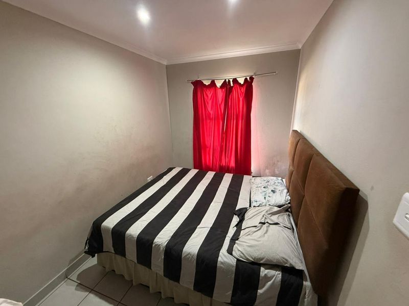 This well positioned two bedroom townhouse in the Chessington Complex Dawn Park. - Photo 9