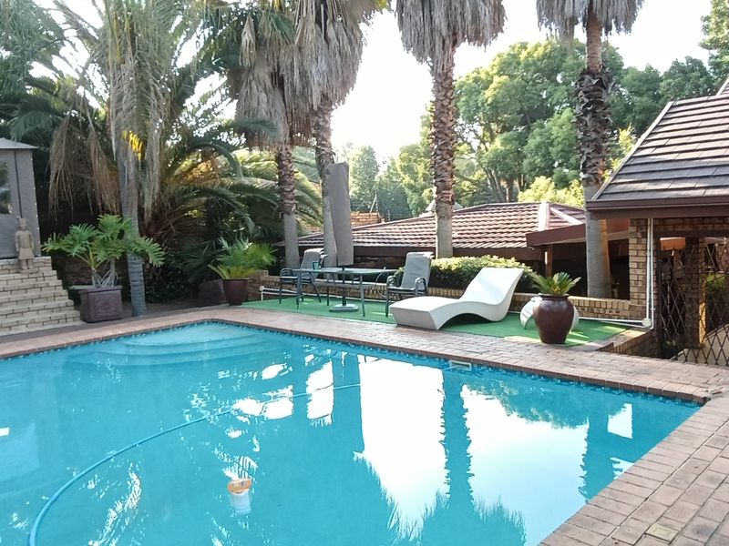 Beautiful and massive property in Die heuwel proper. - Photo 3