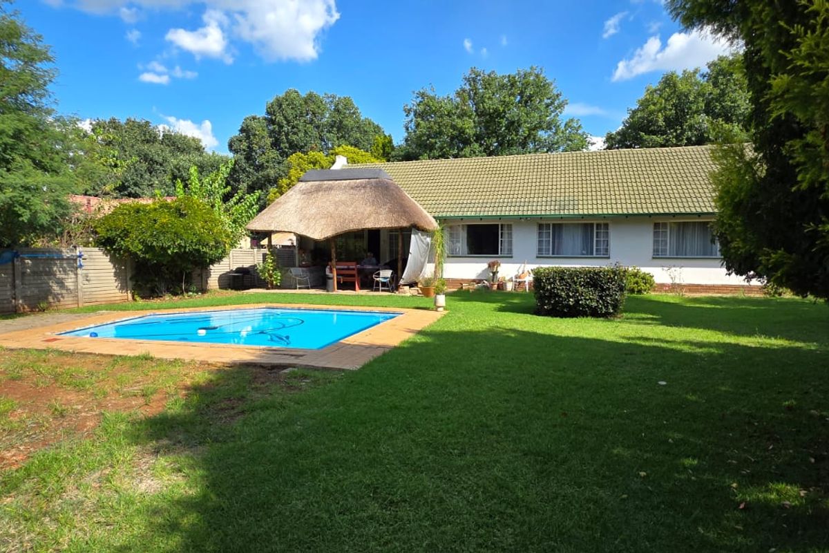 Exclusive Sole Mandate | Charming Cape Dutch Home in Old Vaalpark - Photo 3