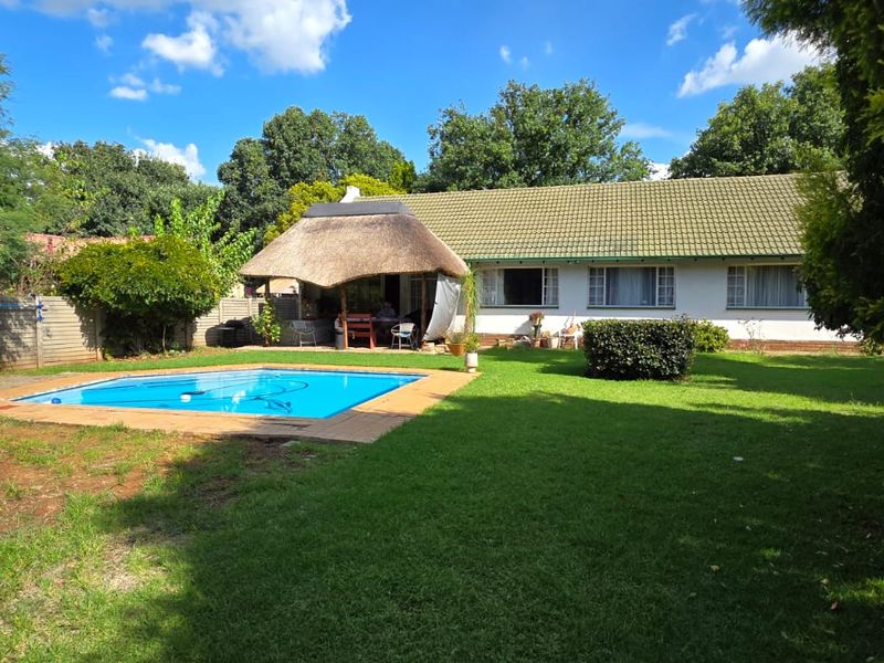 Exclusive Sole Mandate | Charming Cape Dutch Home in Old Vaalpark - Photo 3