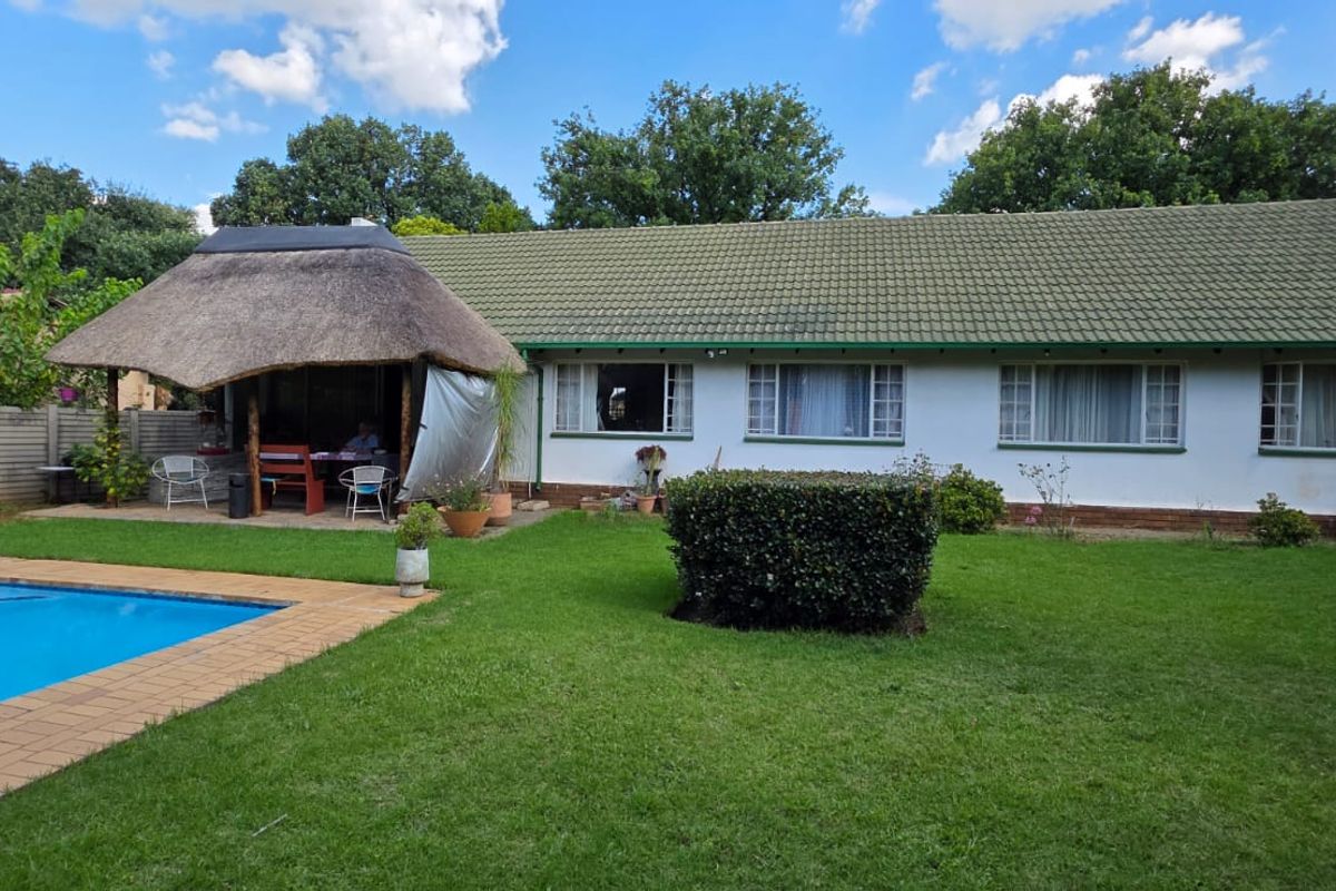 Exclusive Sole Mandate | Charming Cape Dutch Home in Old Vaalpark - Photo 2