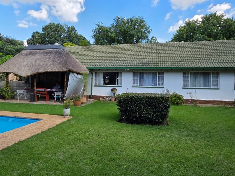 Exclusive Sole Mandate | Charming Cape Dutch Home in Old Vaalpark - Photo 2