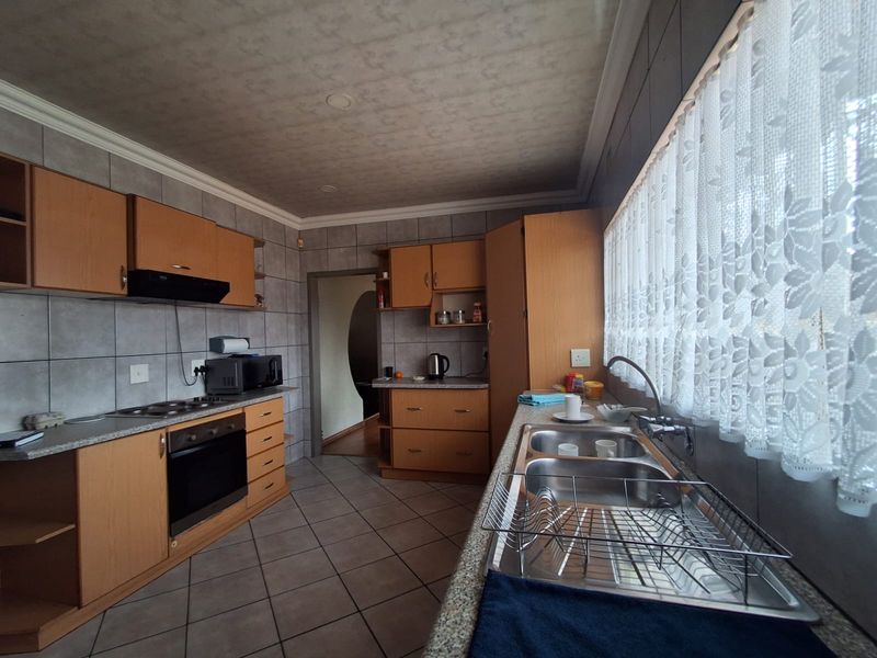 Discover this beautiful 2000m2 property, perfectly located in the heart of Bedworth Park. - Photo 7