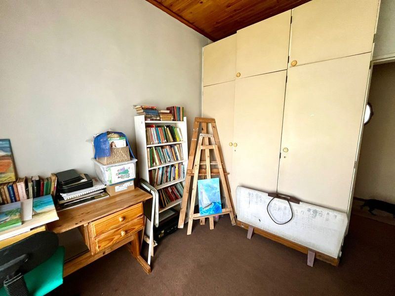 Charming 3-Bedroom Home - Photo 9