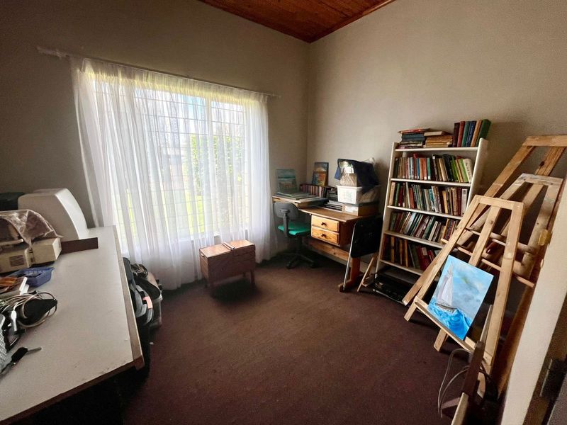 Charming 3-Bedroom Home - Photo 8