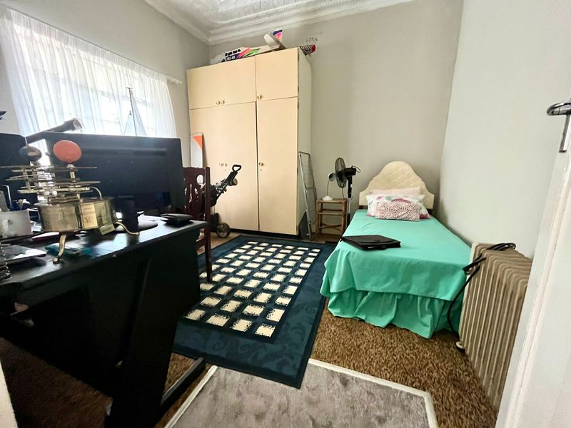 Charming 3-Bedroom Home - Photo 7