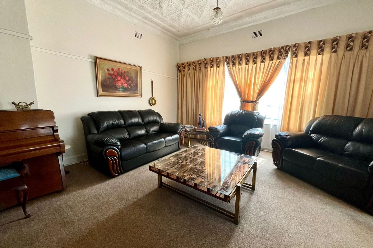 Charming 3-Bedroom Home - Photo 5