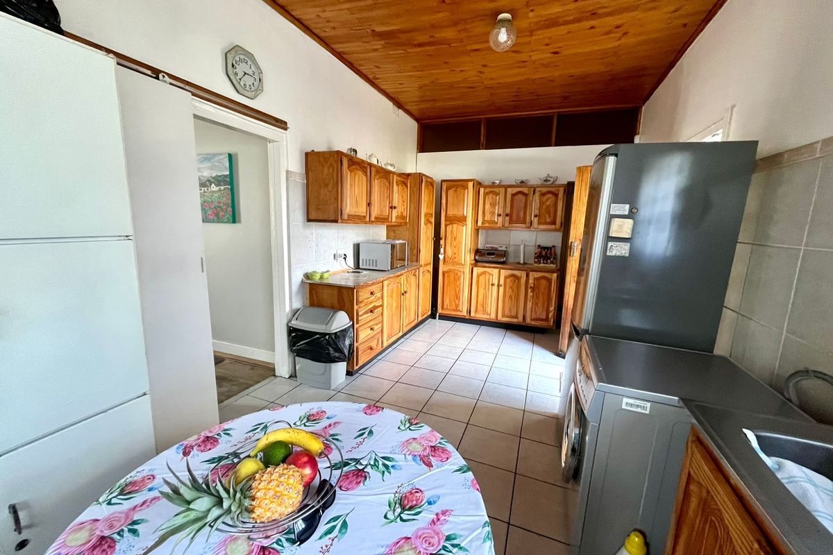 Charming 3-Bedroom Home - Photo 4