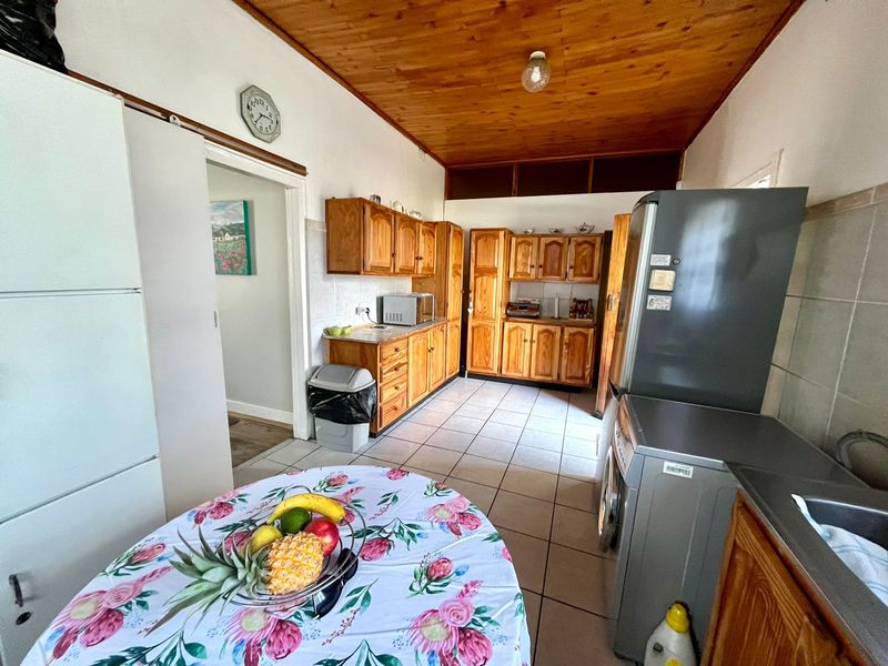 Charming 3-Bedroom Home - Photo 4