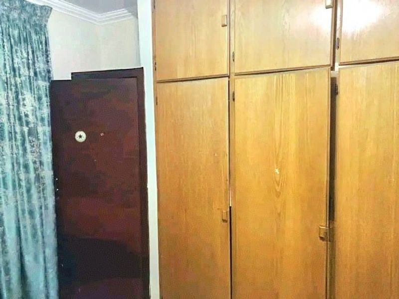 Flat for sale in Sasolburg walking distance to Sasol factory and college - Photo 3