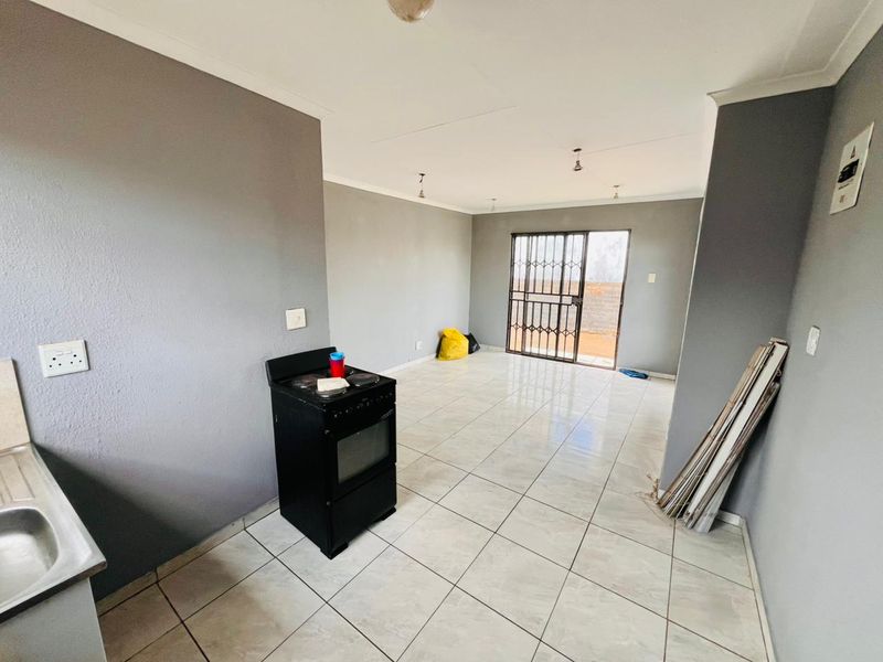 Step into this neat and well-maintained 2-bedroom home. - Photo 8