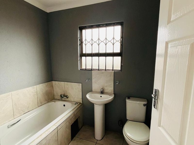 Step into this neat and well-maintained 2-bedroom home. - Photo 6