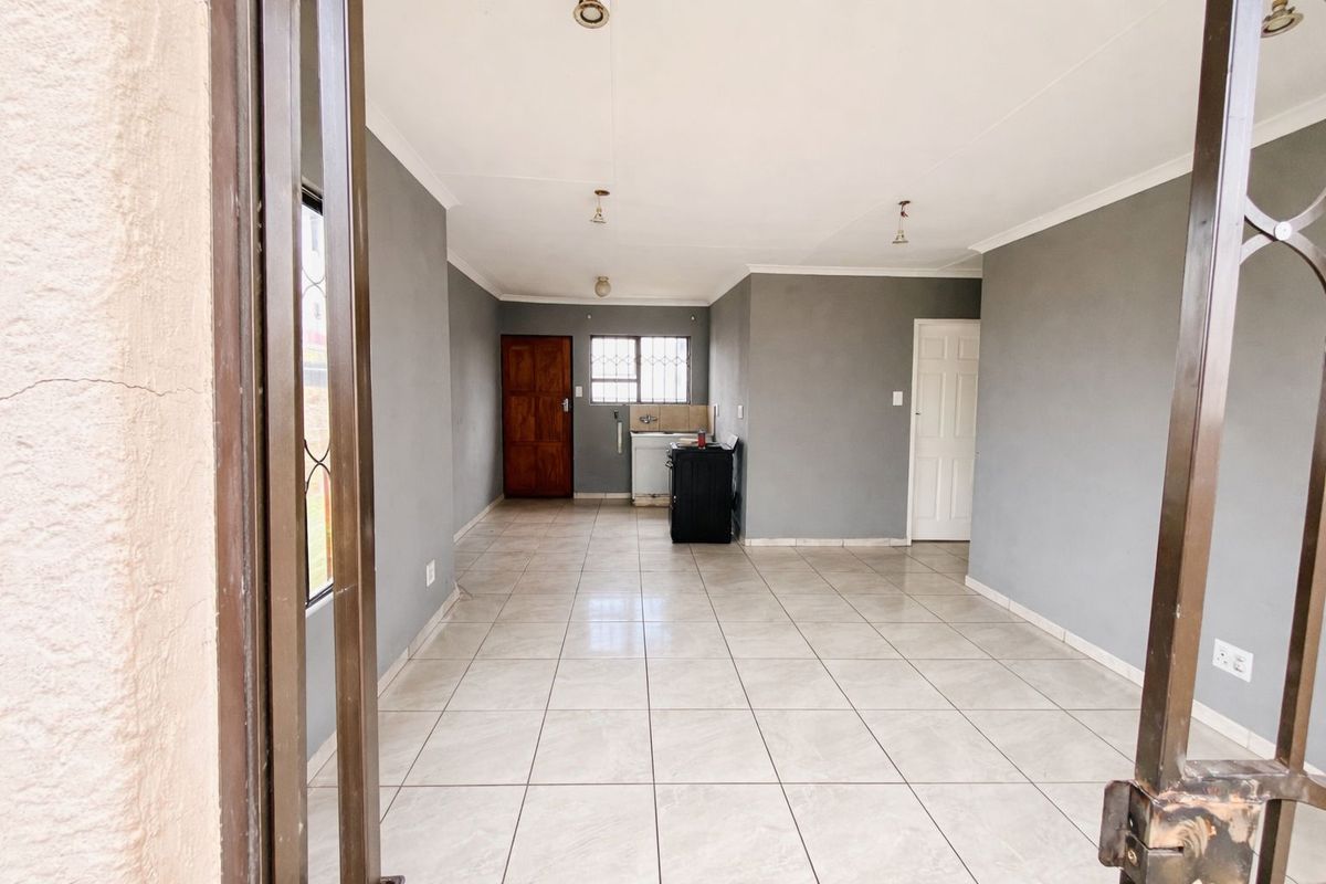 Step into this neat and well-maintained 2-bedroom home. - Photo 3