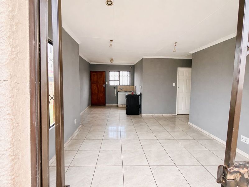 Step into this neat and well-maintained 2-bedroom home. - Photo 3