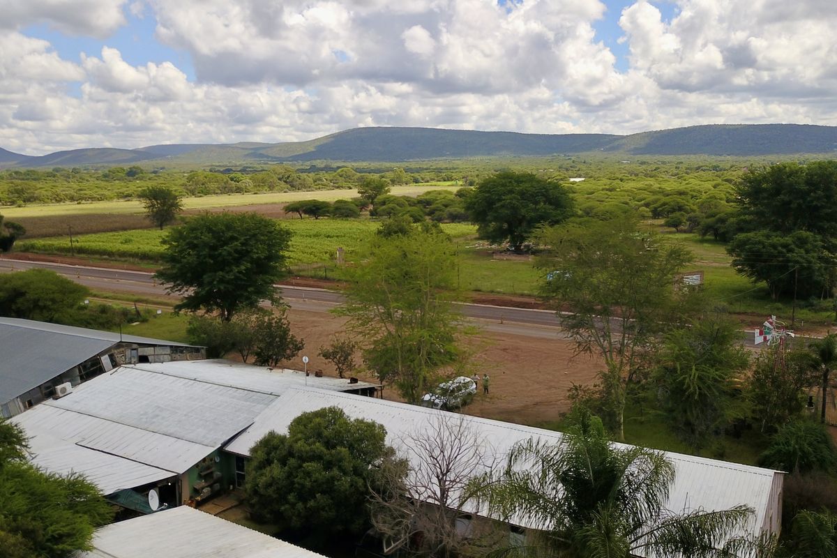 Rare Multi-Use Estate with Massive Commercial Footprint & 5 Residences - Photo 3