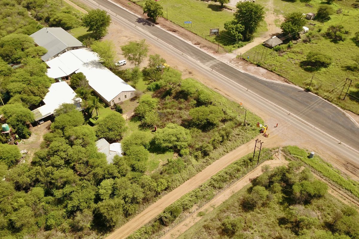 Rare Multi-Use Estate with Massive Commercial Footprint & 5 Residences - Photo 4