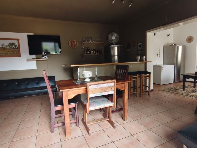 Spacious Family Home with Entertainment Areas in a Sought-After Neighbourhood! - Photo 6