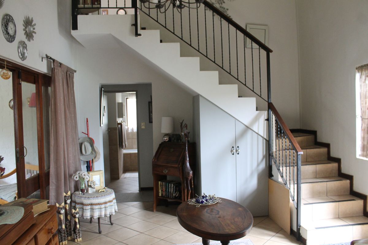 This beautifully positioned corner, freestanding townhouse in Olive Tree Cove. - Photo 3