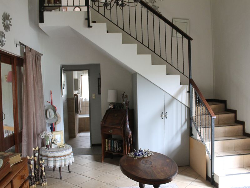 This beautifully positioned corner, freestanding townhouse in Olive Tree Cove. - Photo 3