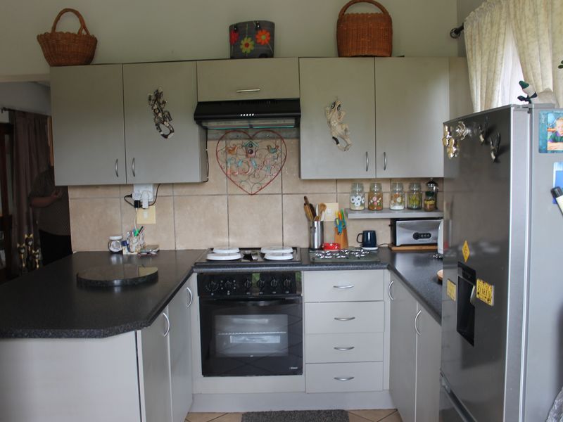 This beautifully positioned corner, freestanding townhouse in Olive Tree Cove. - Photo 9