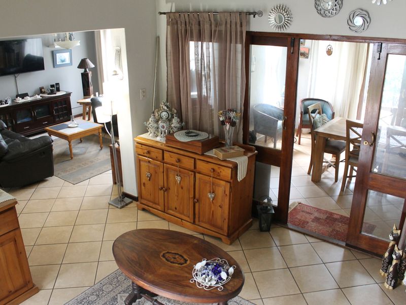 This beautifully positioned corner, freestanding townhouse in Olive Tree Cove. - Photo 8