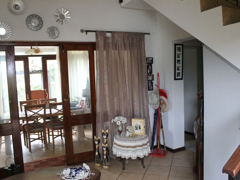 This beautifully positioned corner, freestanding townhouse in Olive Tree Cove. - Photo 7