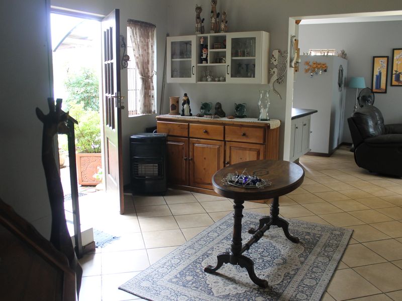 This beautifully positioned corner, freestanding townhouse in Olive Tree Cove. - Photo 6