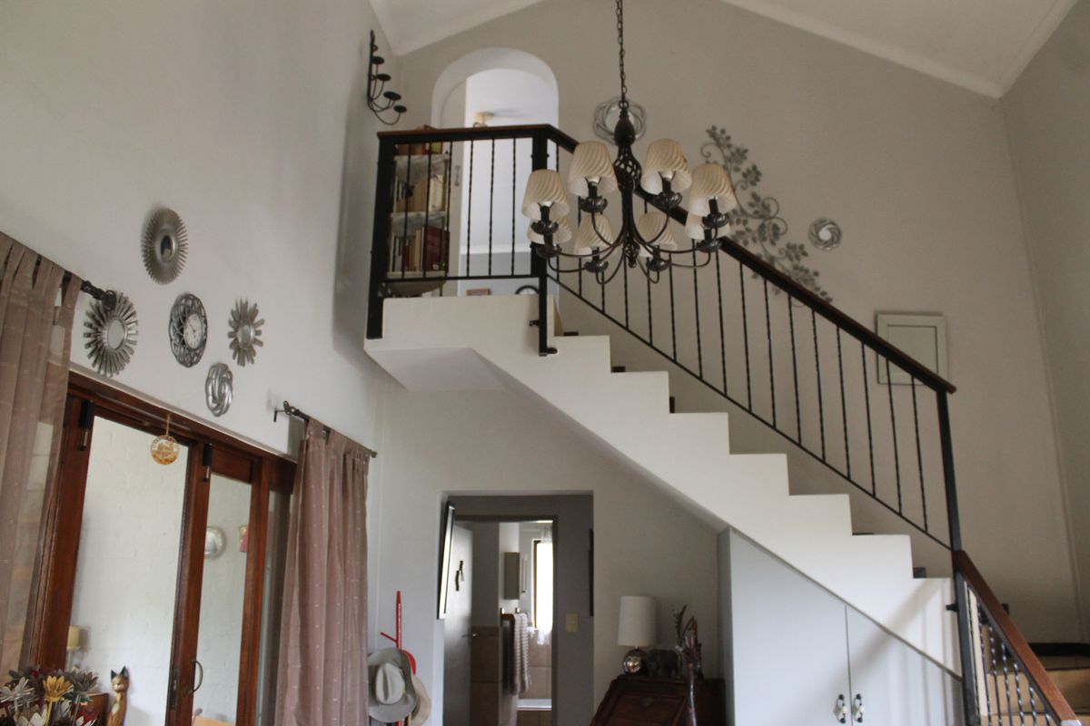 This beautifully positioned corner, freestanding townhouse in Olive Tree Cove. - Photo 5