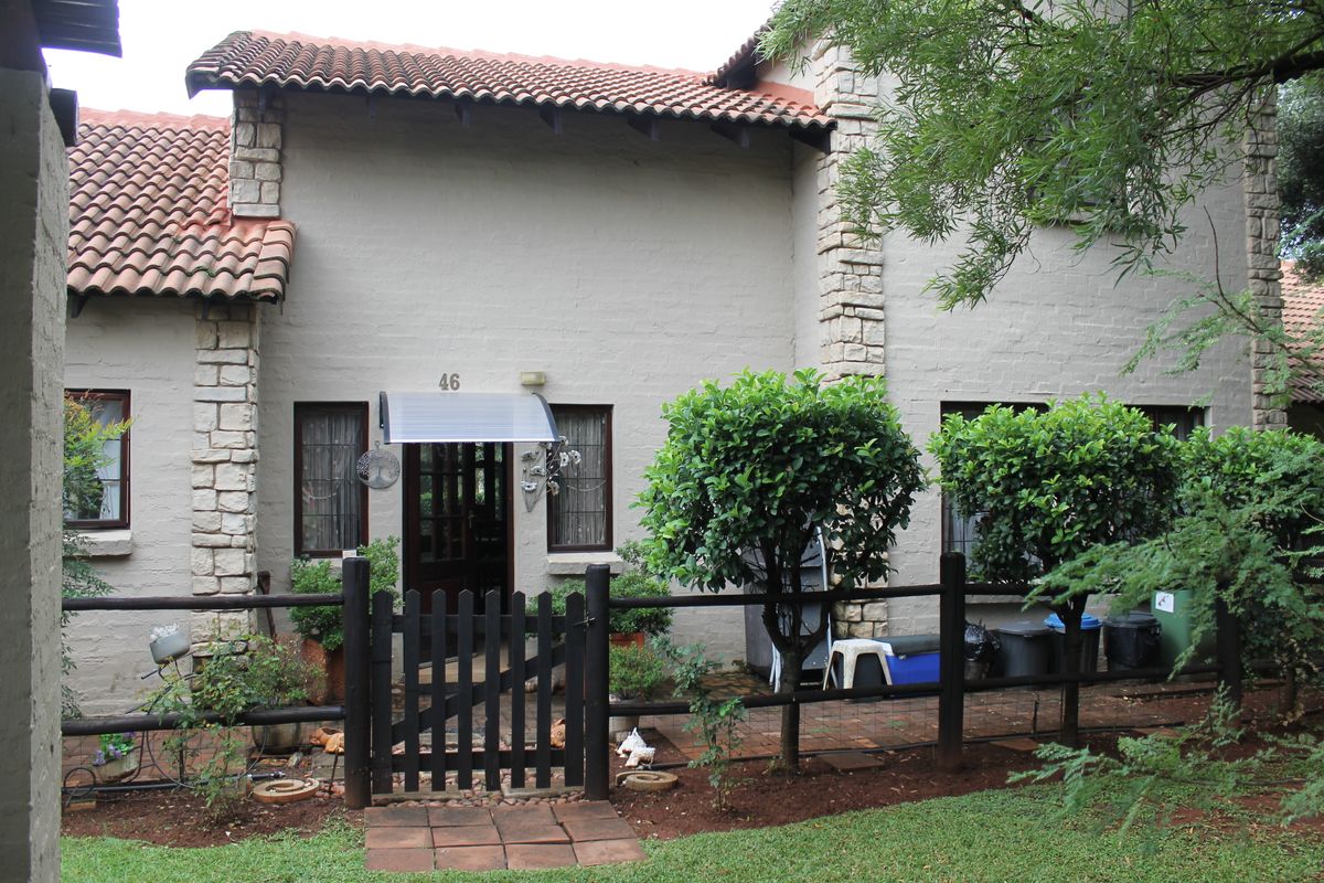 This beautifully positioned corner, freestanding townhouse in Olive Tree Cove. - Photo 2