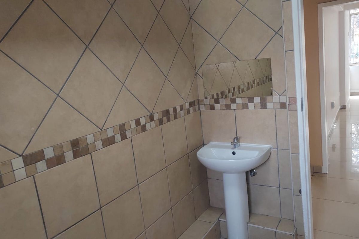 2 Spacious Bedroom Flat in Benoni Central - Photo 4