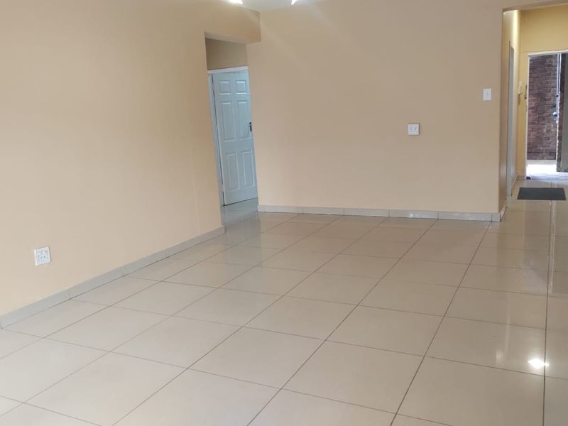 2 Spacious Bedroom Flat in Benoni Central - Photo 10