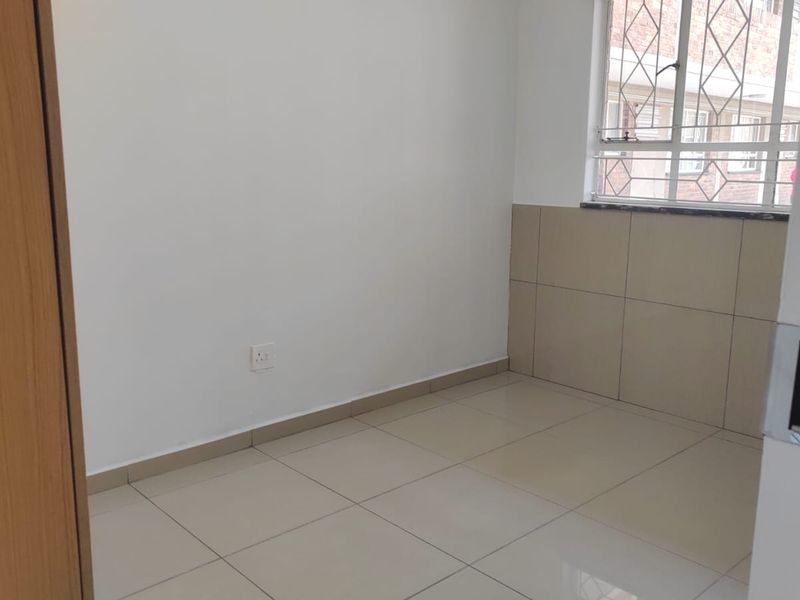 2 Spacious Bedroom Flat in Benoni Central - Photo 7