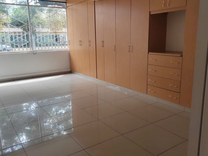 2 Spacious Bedroom Flat in Benoni Central - Photo 5