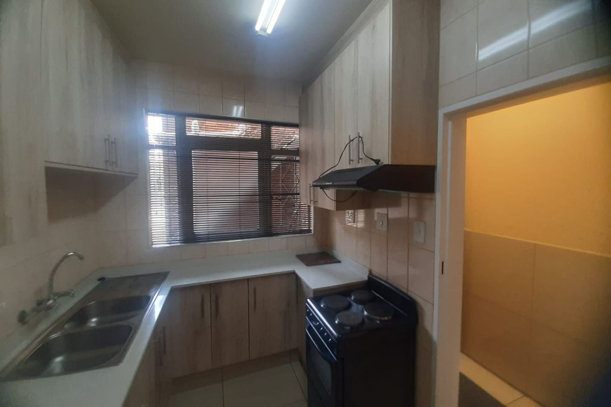 2 Spacious Bedroom Flat in Benoni Central - Photo 2