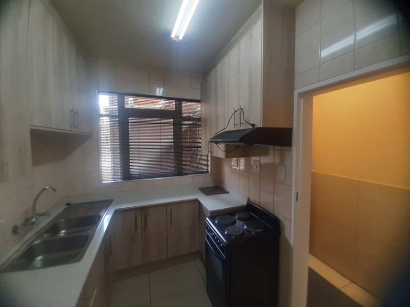 2 Spacious Bedroom Flat in Benoni Central - Photo 2