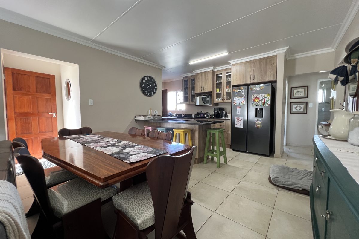 Family home in quiet Crescent in Fountains Estate - Photo 2