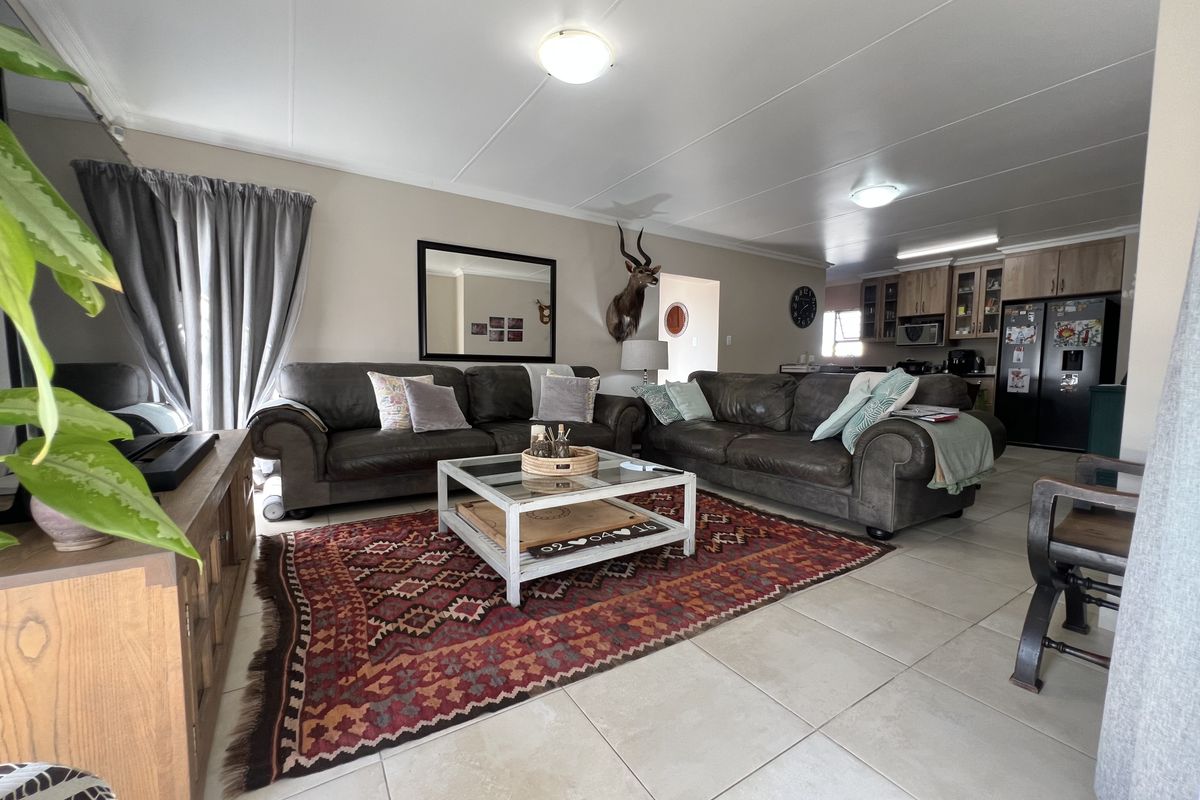 Family home in quiet Crescent in Fountains Estate - Photo 4